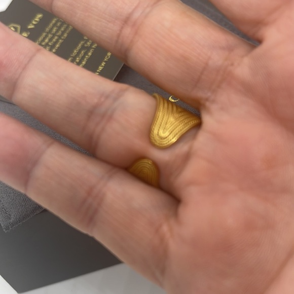 Julie Vos Faceted imported
Oval Blue Glass set in 24k gold adjustable: OS - Picture 5 of 6